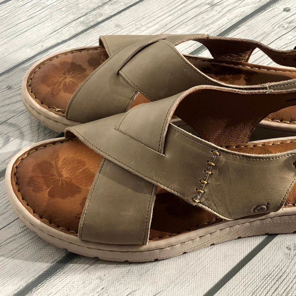 Ladies BORN Sandals w/adjustable closure 39 8 NICE